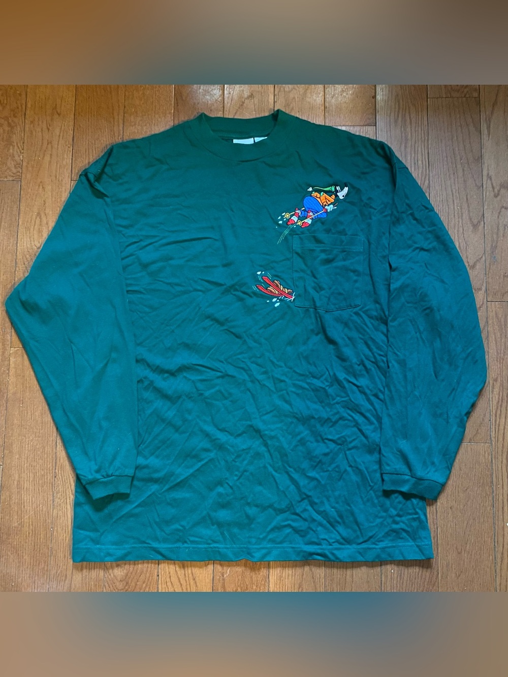 Vintage 90s Disney Store Goofy Skiing Embroidered Long Sleeve Pocket T-shirt